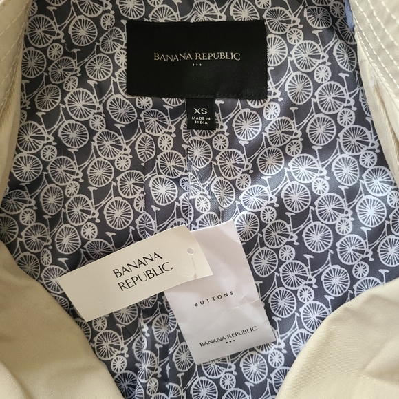 Banana Republic Trench Coat, XSmall, Natural. - Picture 3 of 8